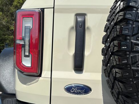 Used 2022 Ford Bronco Everglades AWD/4WD image 45