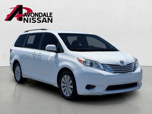 Used 2017 Toyota Sienna LE AWD/4WD image 8