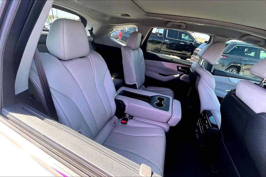 Used 2025 Acura MDX w/ Technology Package FWD image 37