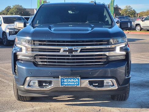 Used 2021 Chevrolet Silverado 1500 High Country w/ Technology Package image 2