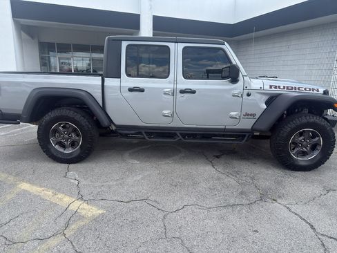 Used 2020 Jeep Gladiator Rubicon AWD/4WD image 2