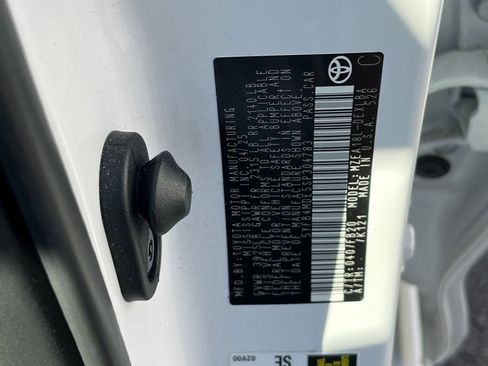 Used 2025 Toyota Corolla LE image 28