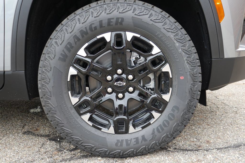 New 2027 Chevrolet Traverse Z71 w/ Driver Confidence Package AWD/4WD image 9