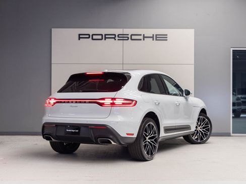 Certified 2026 Porsche Macan image 7