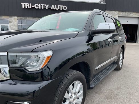 Used 2018 Toyota Sequoia Platinum AWD/4WD image 2