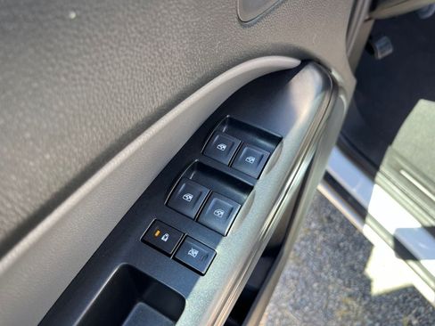 Used 2022 Chevrolet Colorado W/T RWD image 14
