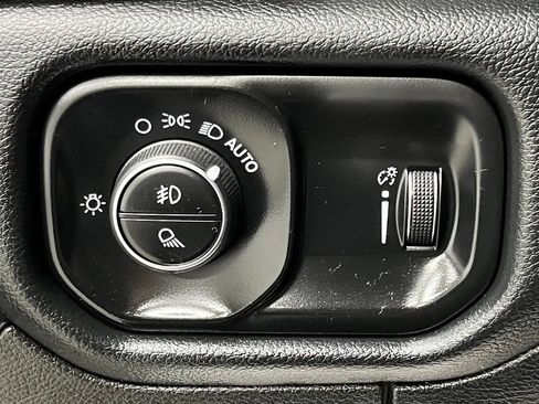 Used 2021 RAM 1500 Big Horn AWD/4WD image 32