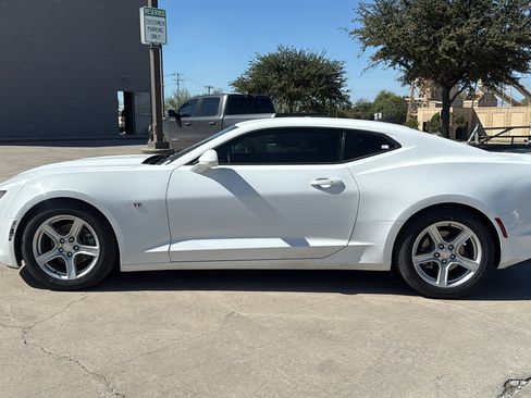 Used 2019 Chevrolet Camaro LT image 2