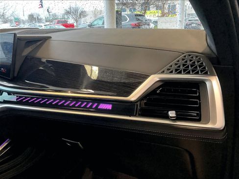 Used 2025 BMW X7 M60i image 19