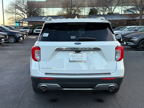 Used 2022 Ford Explorer Limited w/ Equipment Group 301A image 7