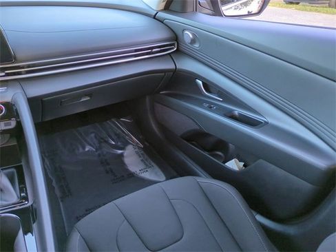Used 2024 Hyundai Elantra SEL w/ Convenience Package image 14