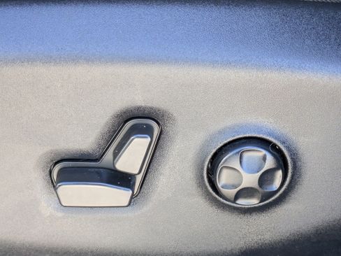 Used 2021 Chrysler Pacifica Touring-L w/ S Appearance Package image 25