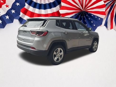 Used 2024 Jeep Compass Latitude AWD/4WD image 5