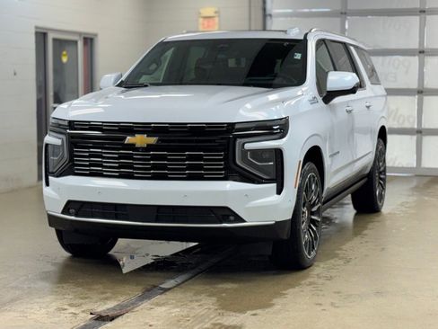 New 2026 Chevrolet Suburban High Country AWD/4WD image 3