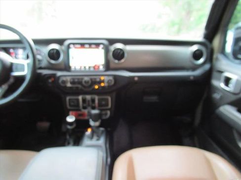 Used 2020 Jeep Gladiator Rubicon w/ Dual Top Group AWD/4WD image 16