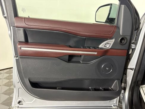 Used 2024 Ford Expedition Limited AWD/4WD image 16