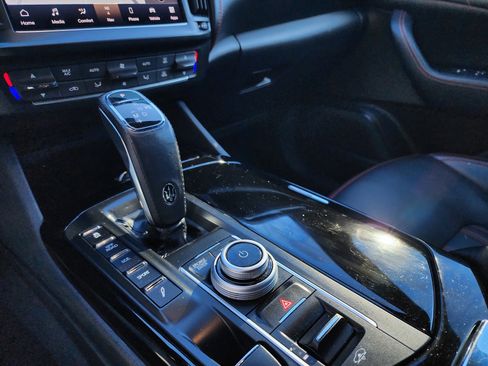 Used 2021 Maserati Levante Base image 14