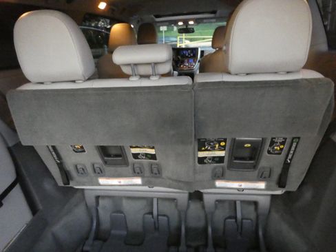 Used 2015 Toyota Sienna XLE image 67