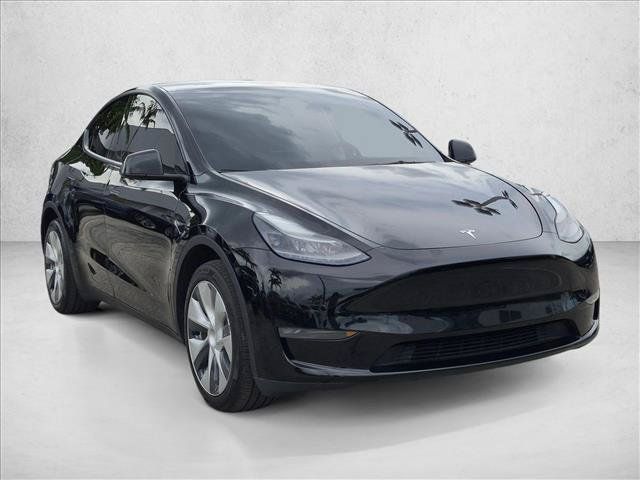 Used 2024 Tesla Model Y Long Range AWD/4WD image 3