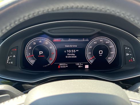 Used 2019 Audi Q8 Premium Plus w/ Premium Plus AWD/4WD image 21