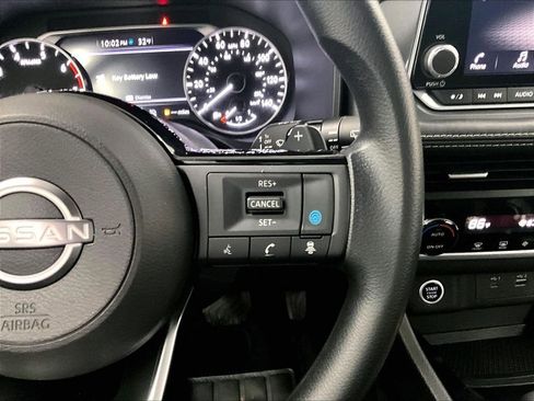 Used 2023 Nissan Rogue SV image 24