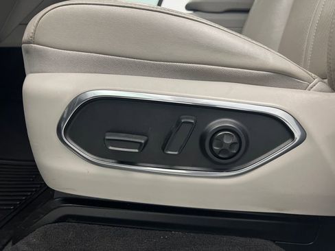 Used 2024 Jeep Wagoneer Series II w/ Flexible Seating Group image 10