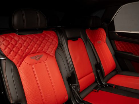 Used 2021 Bentley Bentayga AWD/4WD image 62