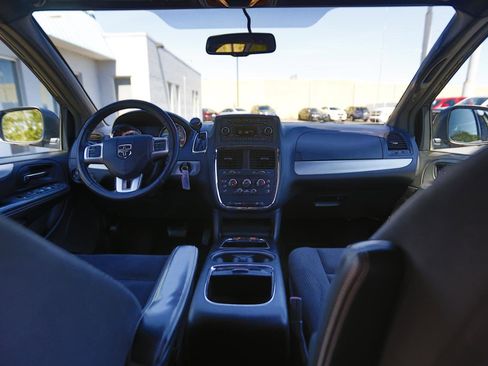 Used 2015 Dodge Grand Caravan SXT w/ Blacktop Package FWD image 12