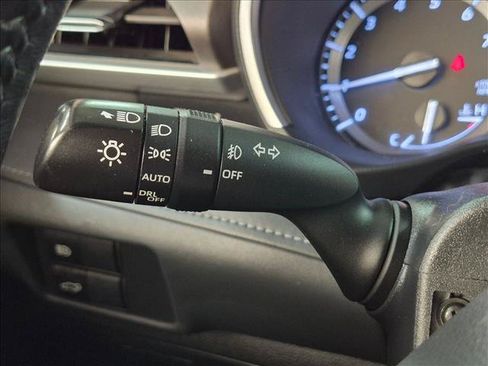 Used 2022 Toyota Highlander XLE FWD image 16