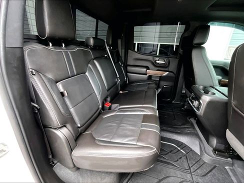 Used 2019 Chevrolet Silverado 1500 High Country w/ Technology Package image 19