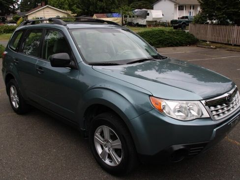 Used 2013 Subaru Forester 2.5X w/ Alloy Wheel Pkg AWD/4WD image 2