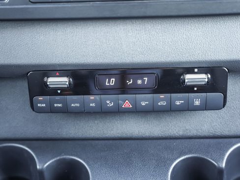 Used 2024 Mercedes-Benz Sprinter 2500 image 21