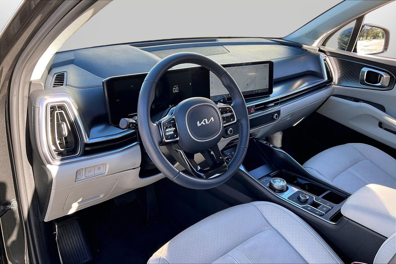 Used 2025 Kia Sorento EX AWD/4WD image 19
