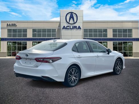 Used 2022 Toyota Camry XLE image 6