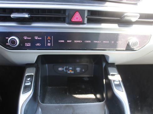 Certified 2024 Kia Sorento EX w/ Panoramic Sunroof Package FWD image 44