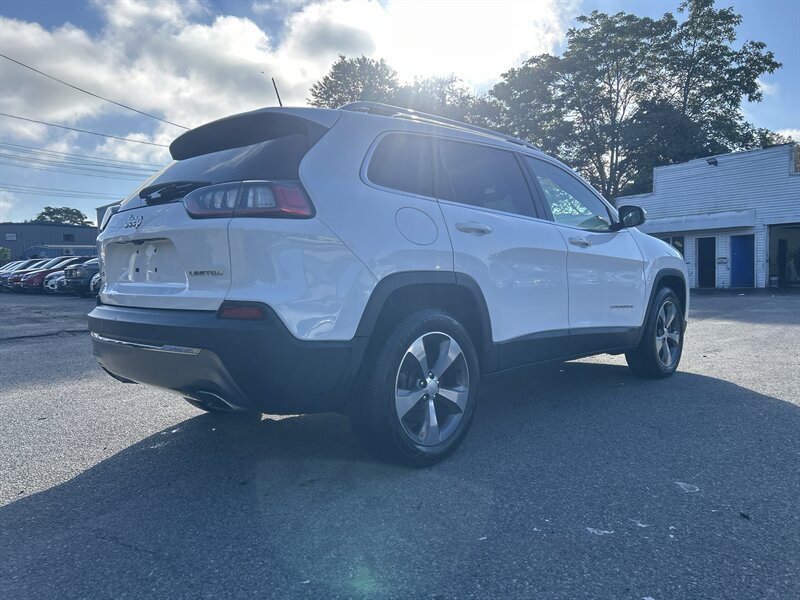 Used 2019 Jeep Cherokee Limited AWD/4WD image 4