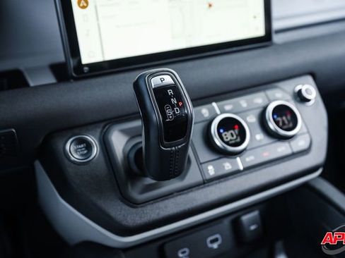 Used 2022 Land Rover Defender 90 X-Dynamic S image 10