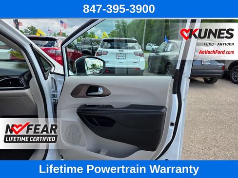 Used 2023 Chrysler Voyager LX FWD image 35