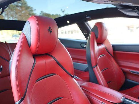 Used 2017 Ferrari GTC4Lusso AWD/4WD image 25