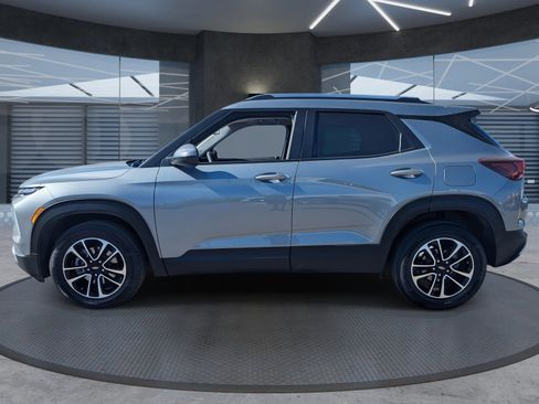 Used 2024 Chevrolet TrailBlazer LT w/ Driver Confidence Package image 3