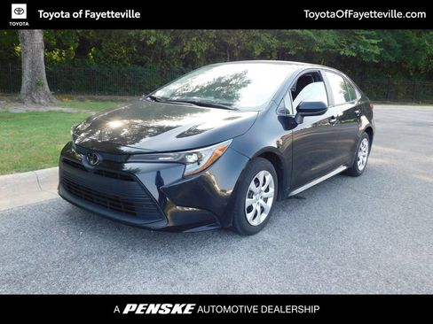 Used 2025 Toyota Corolla LE FWD image 1
