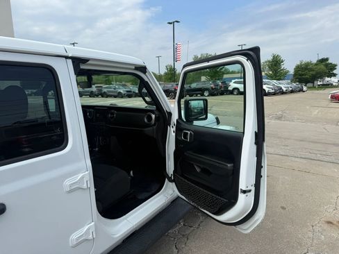 Used 2018 Jeep Wrangler Unlimited Sahara w/ Uconnect 4C Nav & Sound Group AWD/4WD image 24