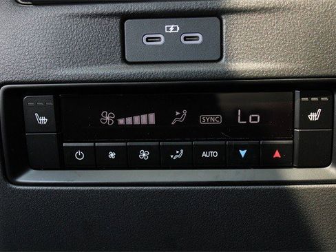 Used 2025 MAZDA CX-70 3.3 Turbo w/ Premium Plus Pkg image 36