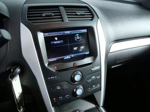 Used 2014 Ford Explorer XLT w/ Equipment Group 201A FWD image 18