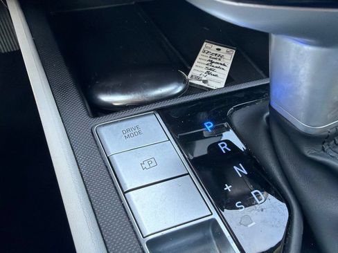 Used 2025 Hyundai Elantra Limited FWD image 22