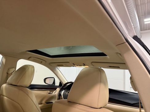 Used 2014 Lexus ES 350 w/ Luxury Package FWD image 17