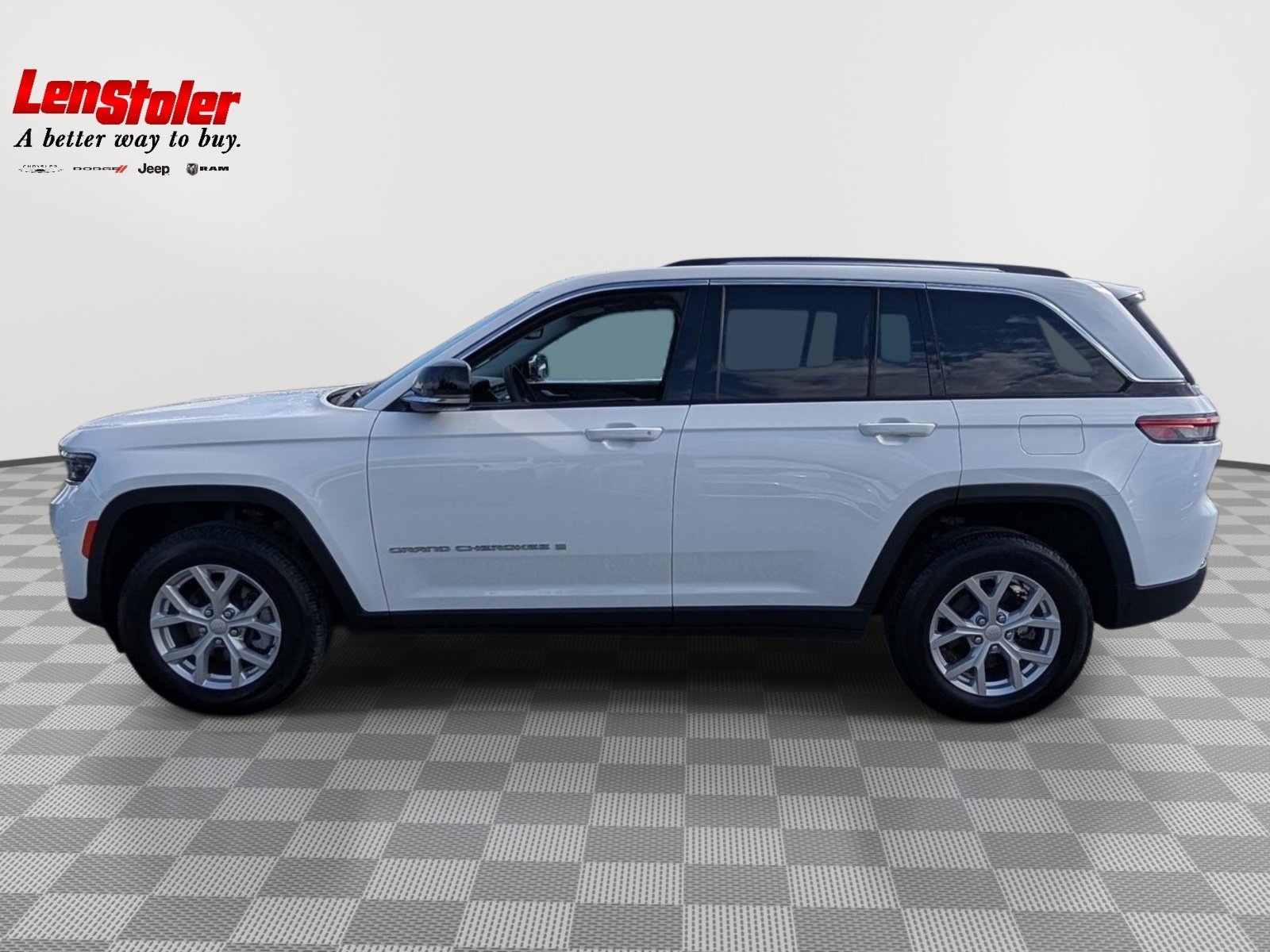 Used 2023 Jeep Grand Cherokee Limited AWD/4WD image 2