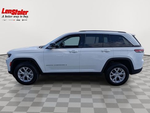 Used 2023 Jeep Grand Cherokee Limited AWD/4WD image 2
