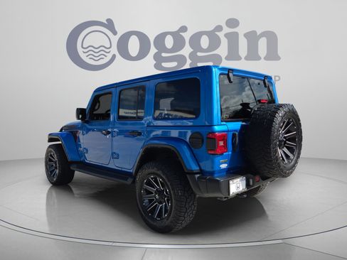 Used 2022 Jeep Wrangler Unlimited Sahara w/ LED Lighting Group AWD/4WD image 3