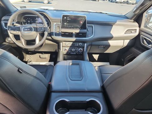 Used 2022 GMC Yukon SLT w/ SLT Luxury Package image 17